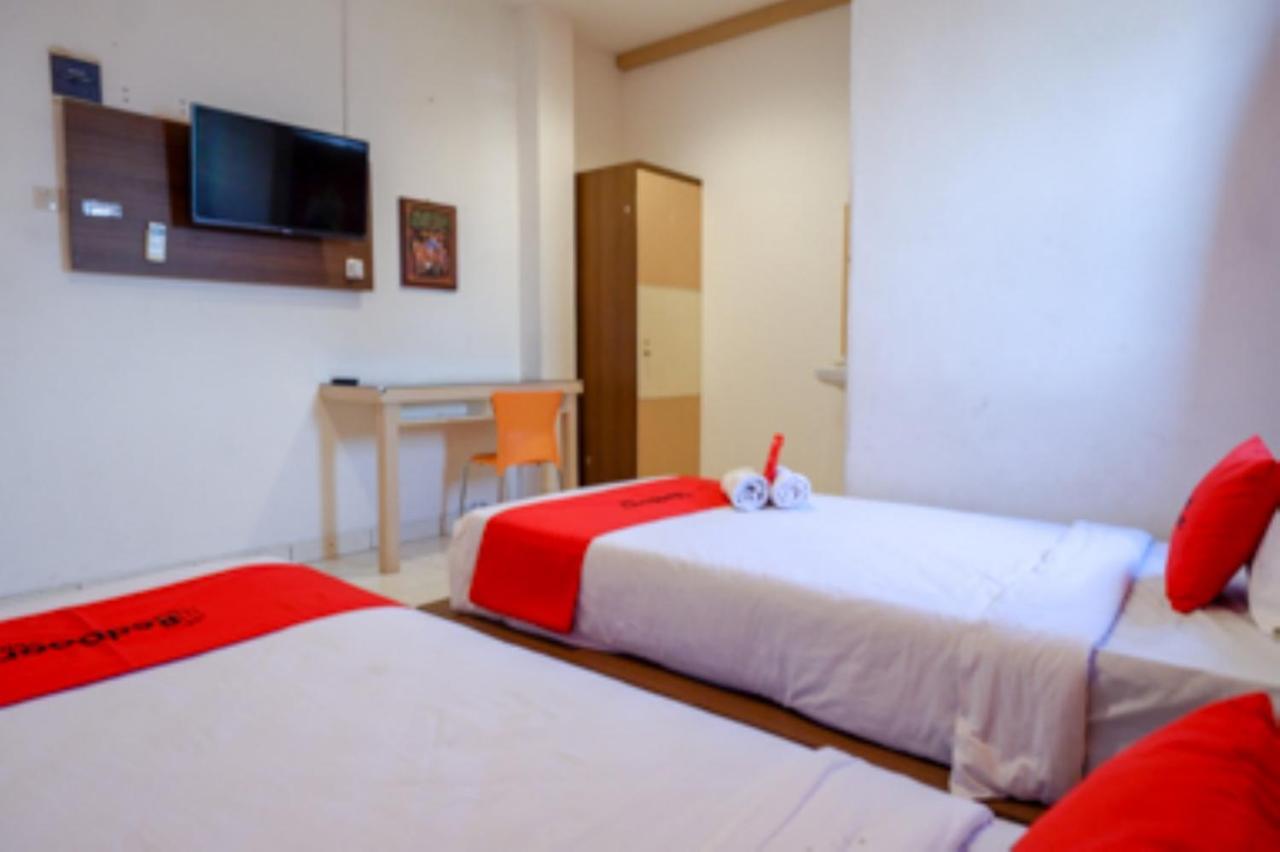 Oyo 1251 Residence 8 Semarang Exterior photo