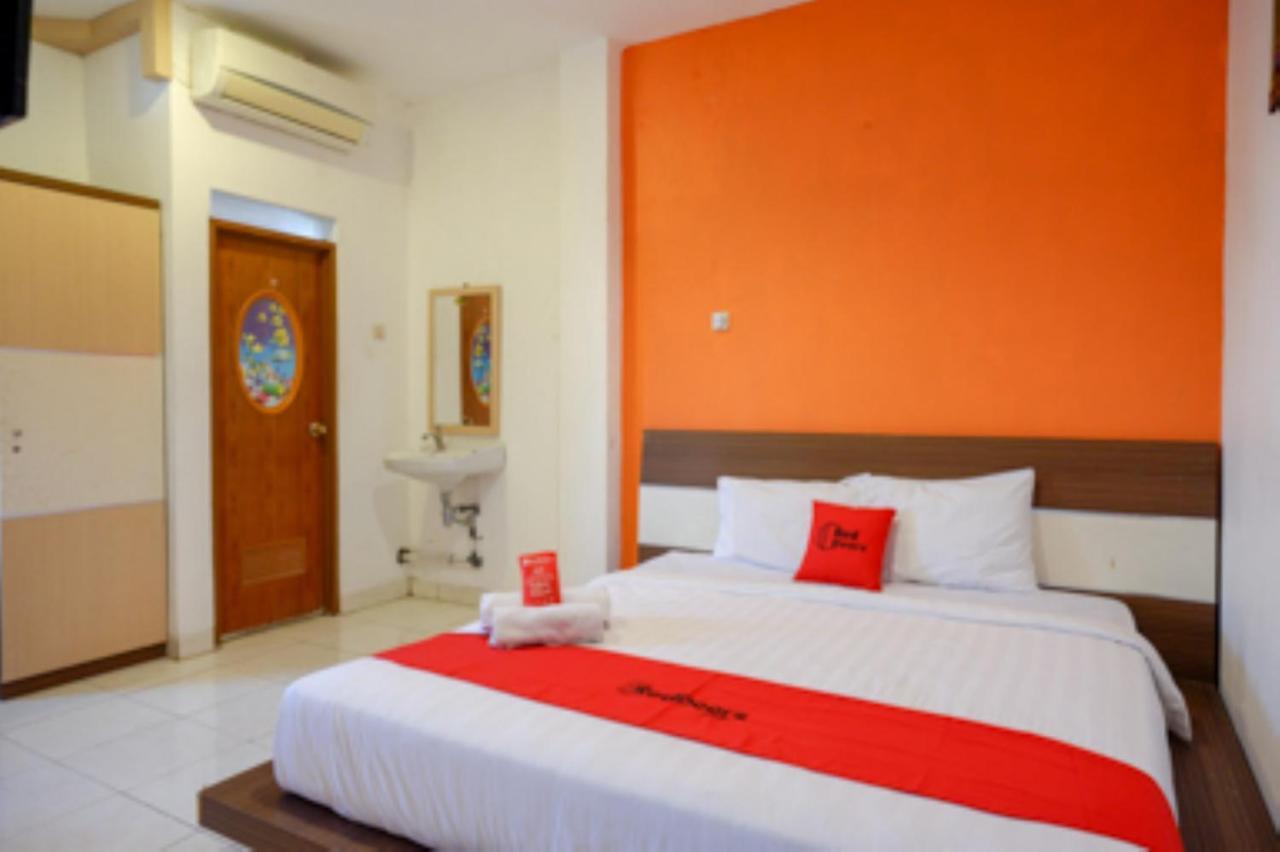 Oyo 1251 Residence 8 Semarang Exterior photo