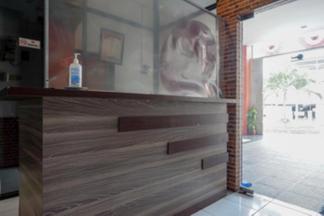 Oyo 1251 Residence 8 Semarang Exterior photo