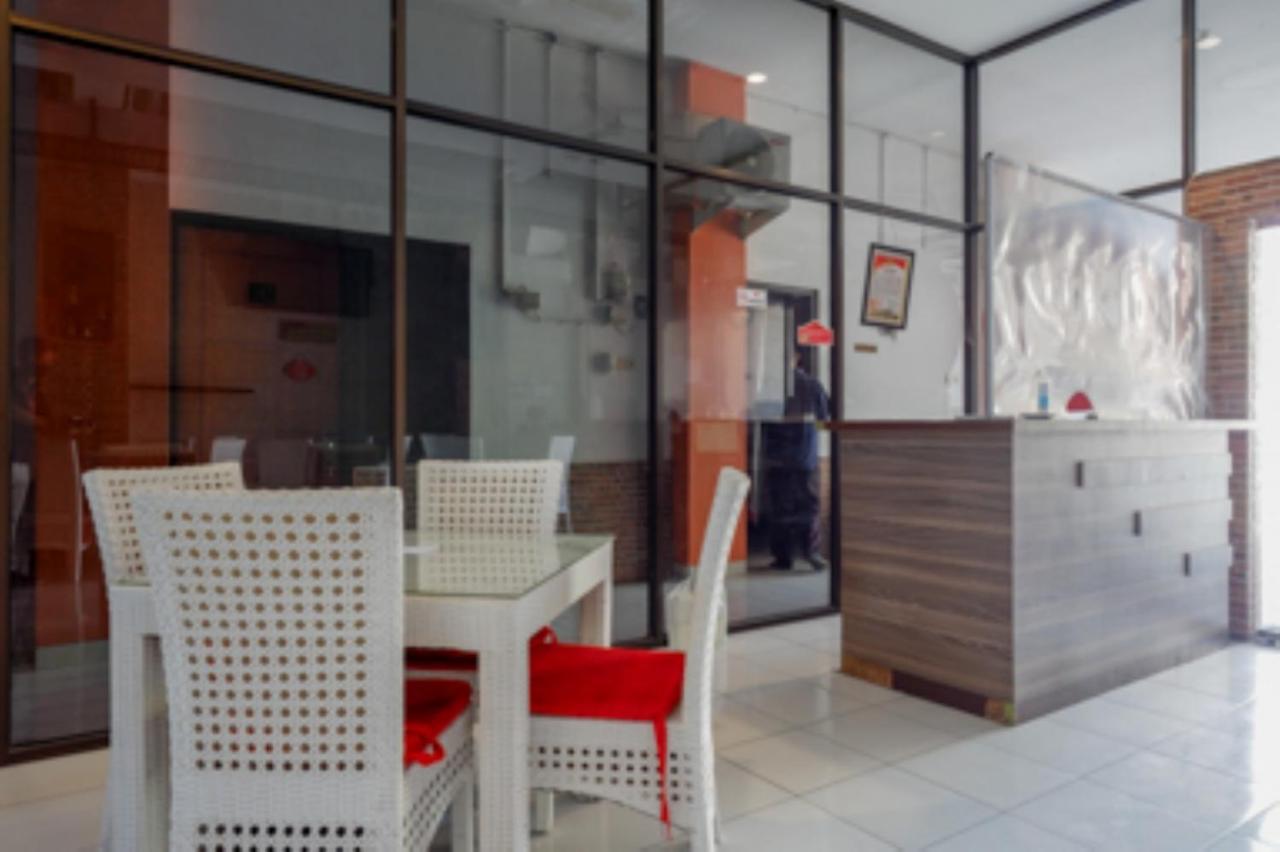 Oyo 1251 Residence 8 Semarang Exterior photo