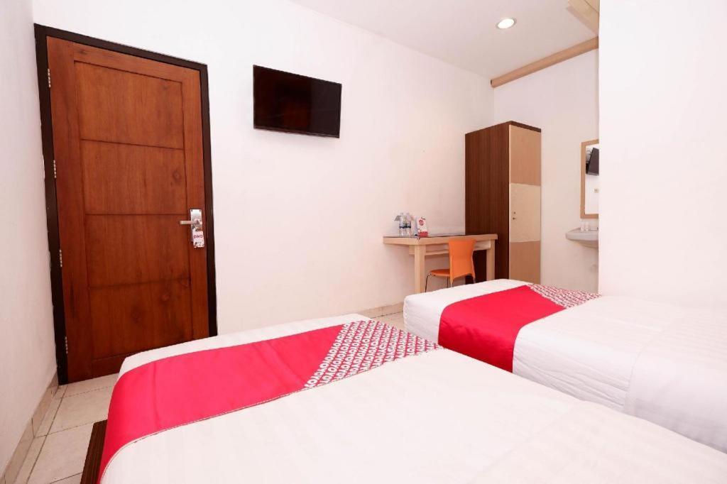 Oyo 1251 Residence 8 Semarang Exterior photo