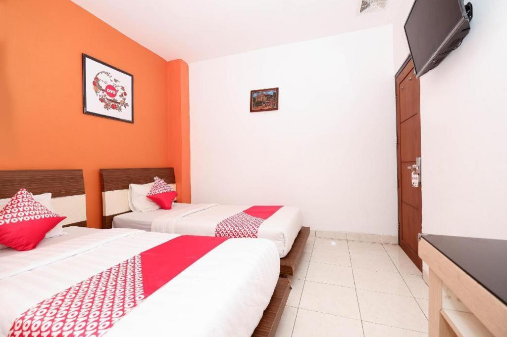 Oyo 1251 Residence 8 Semarang Exterior photo