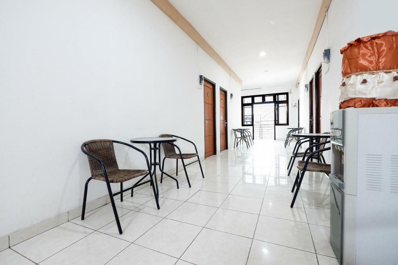 Oyo 1251 Residence 8 Semarang Exterior photo