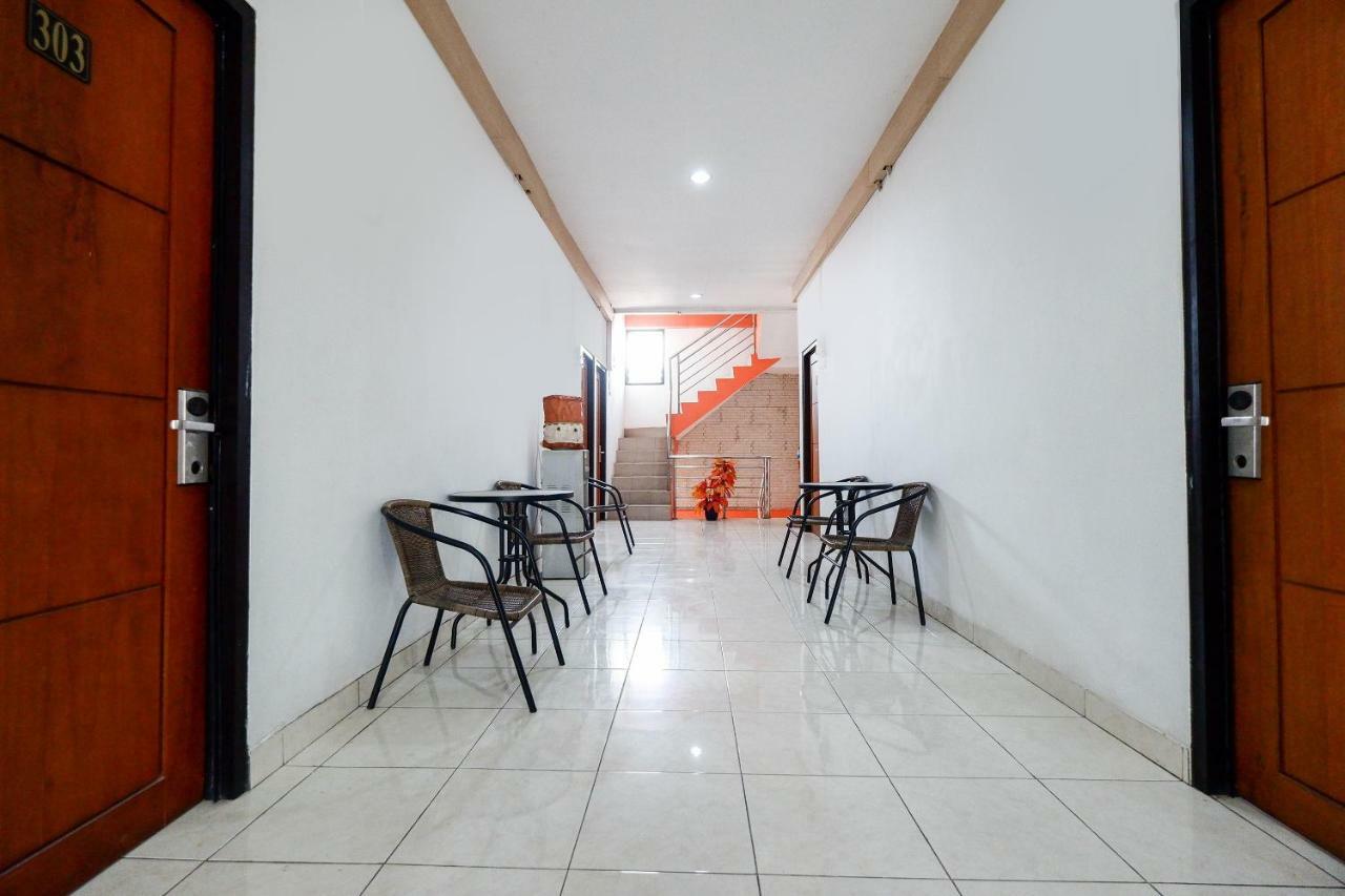 Oyo 1251 Residence 8 Semarang Exterior photo