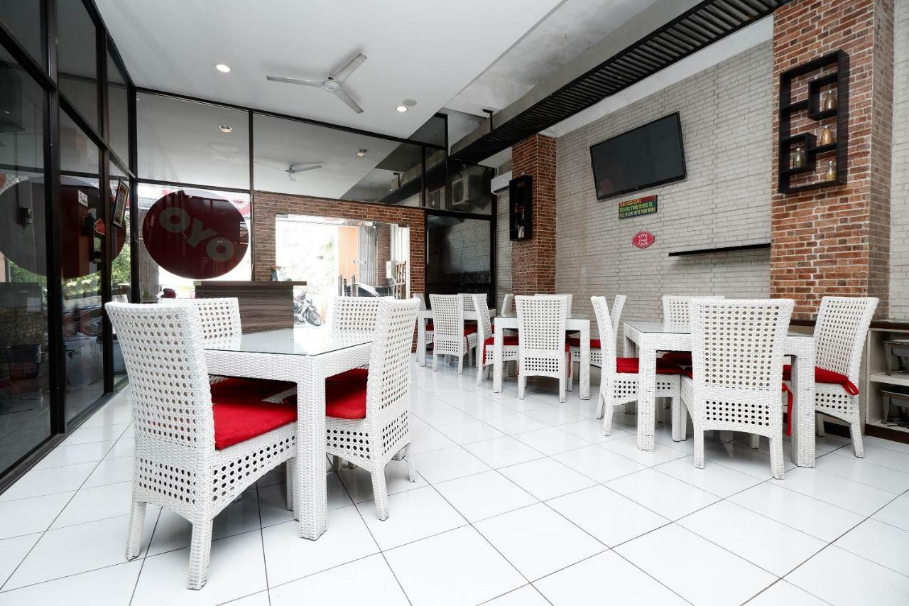 Oyo 1251 Residence 8 Semarang Exterior photo